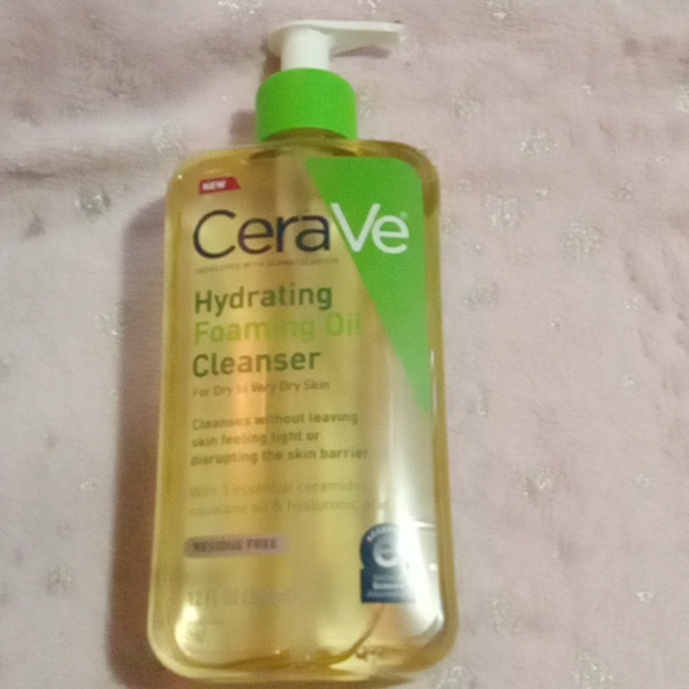 CeraVe Hydrating Oil Cleanser
